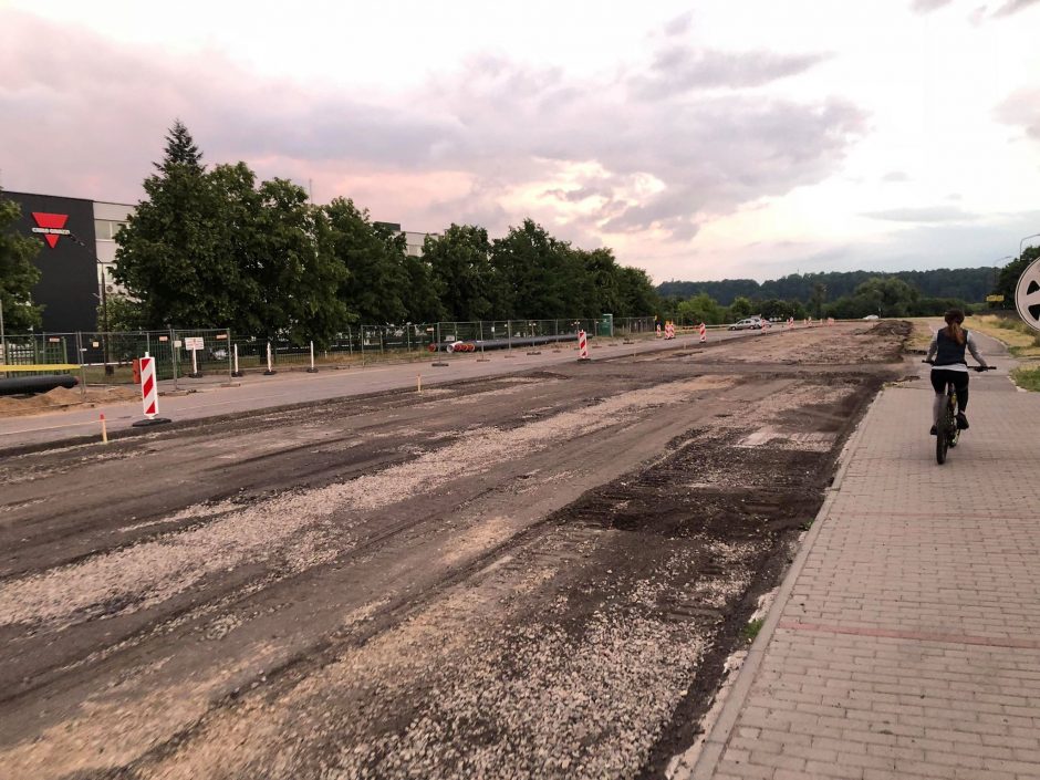 Kaunas nelėtina tempo – pradėta tvarkyti dar viena judri gatvė