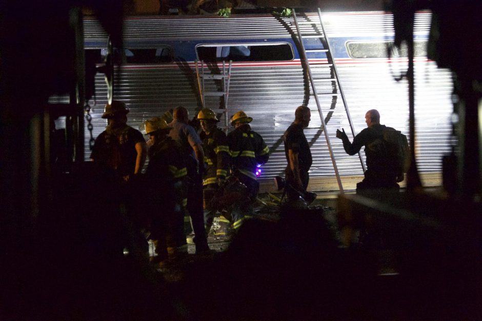 Traukinio katastrofa: mašinistas įjungė avarinius stabdžius prieš pat katastrofą