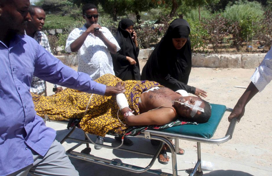 Somalio sostinėje per sprogdinimus ir ataką viešbutyje žuvo 12 žmonių