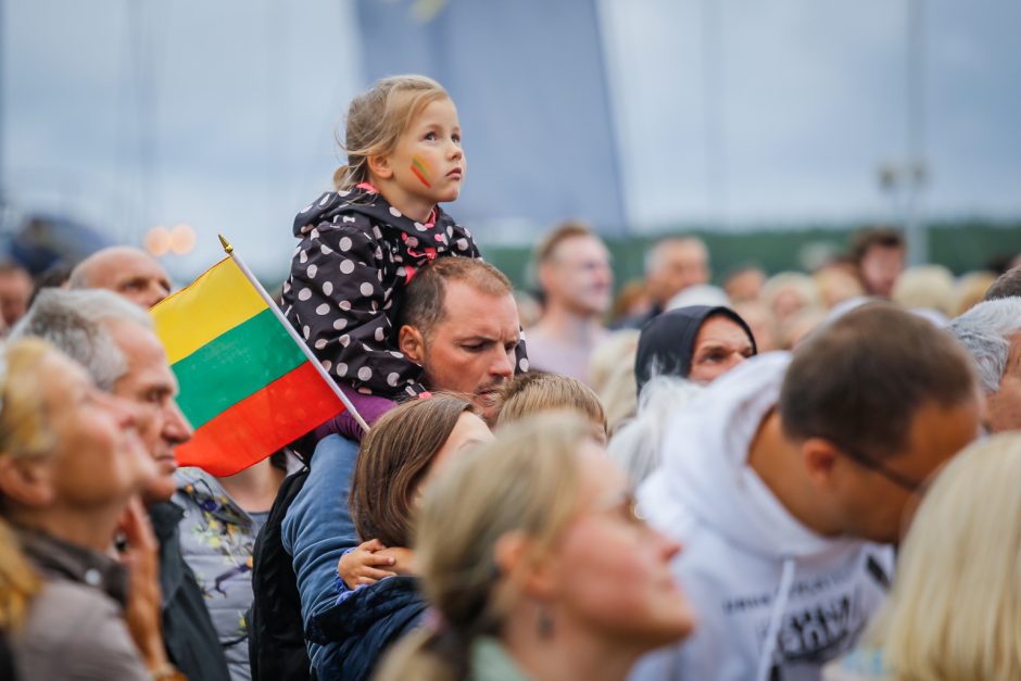 Patriotiškai nusiteikę klaipėdiečiai traukė Lietuvos himną