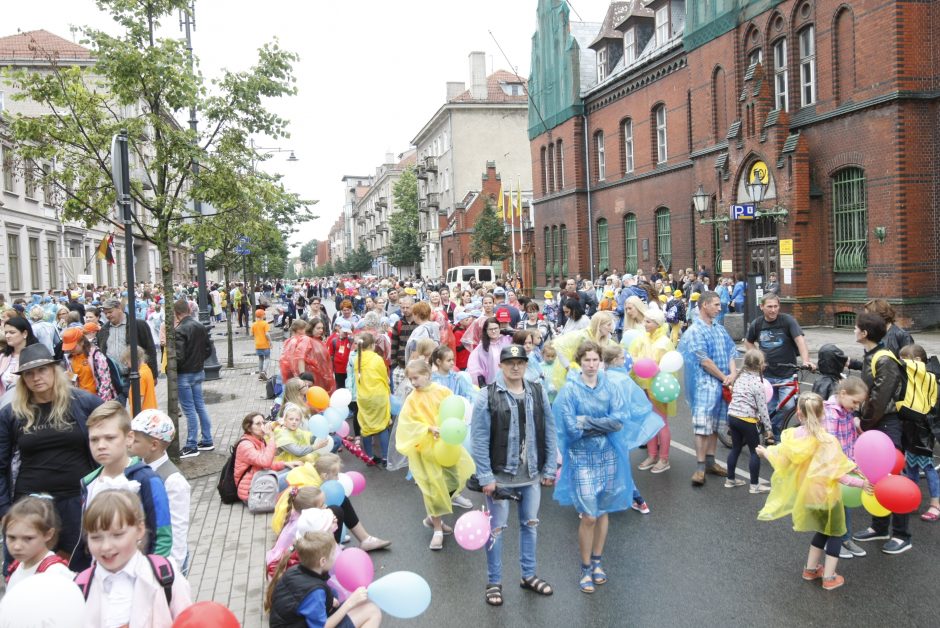 Tūkstančiai choristų nuspalvino uostamiesčio gatves