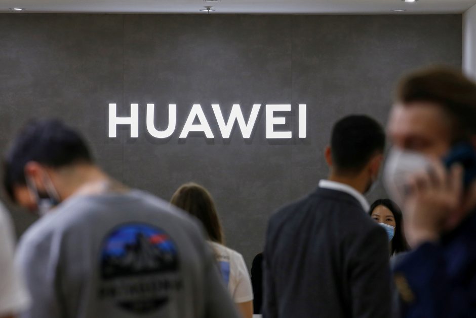 JAV pažadėjo Brazilijai milijardą dolerių, jei ši atsisakys „Huawei“