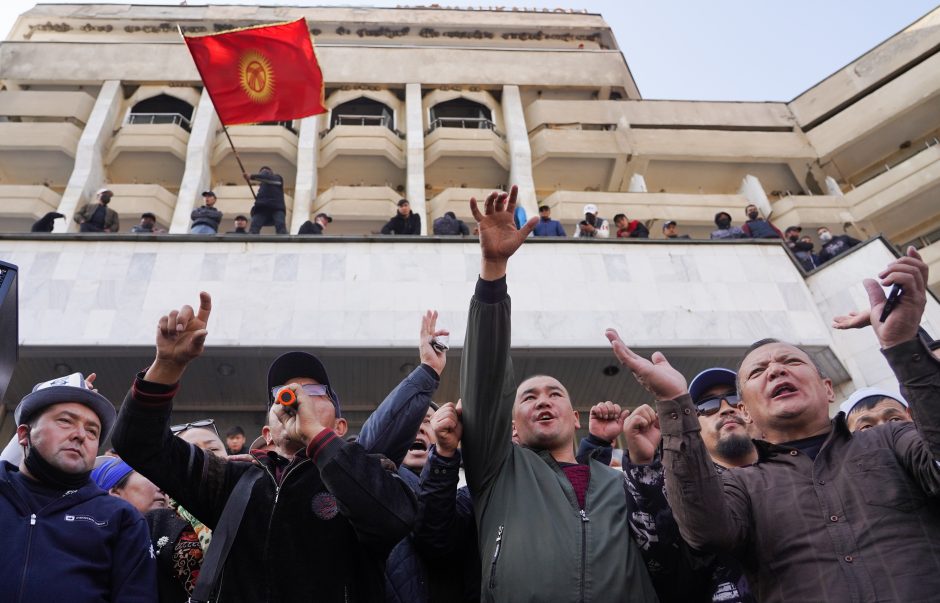 Kirgizijoje gruodį vyks pakartotiniai parlamento rinkimai