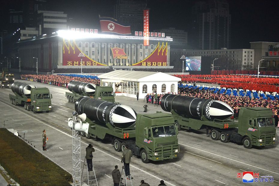 Šiaurės Korėja pademonstravo naują balistinę raketą