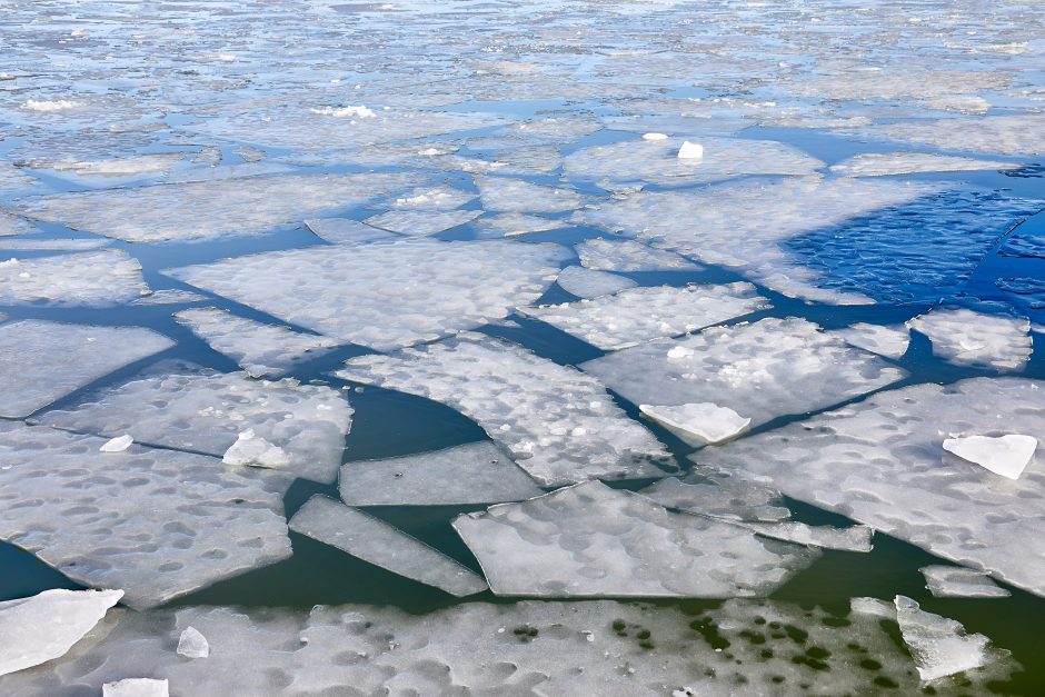 Švedijoje iš užšalusio ežero ištraukti keturių vyrų kūnai