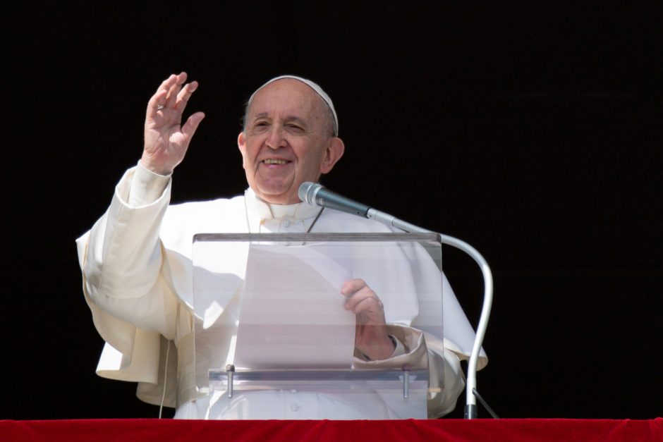 Popiežius į Iraką vyks nepaisydamas raketinės atakos
