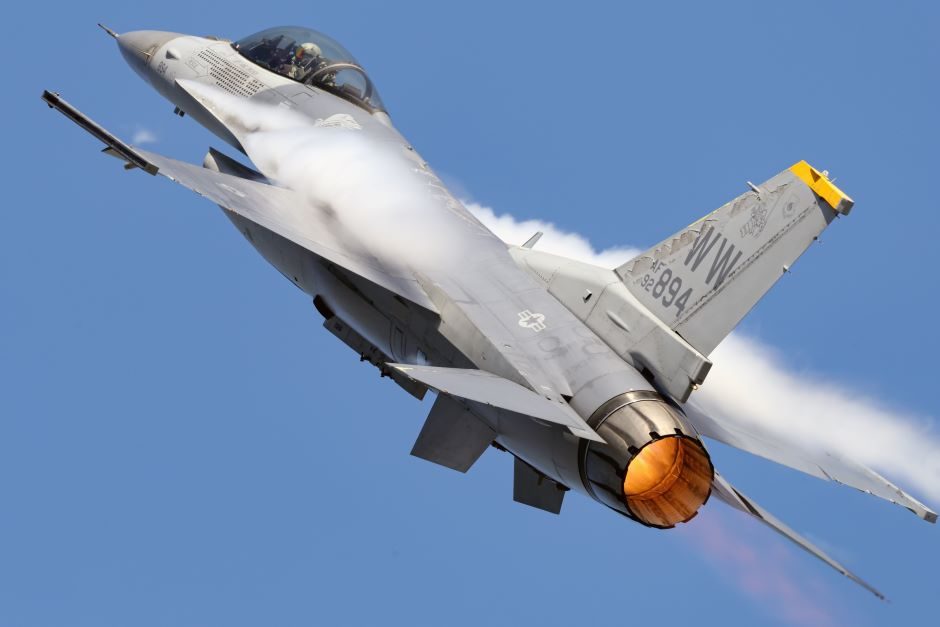 Prie Pietų Korėjos krantų sudužo JAV naikintuvas F-16 – pilotas išgelbėtas