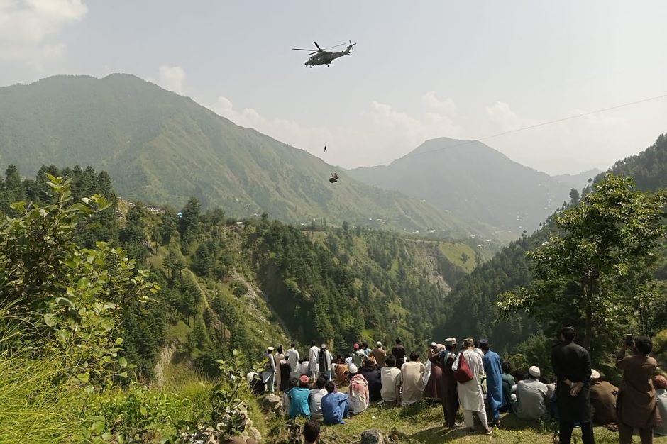 Mažiausiai 275 metrų aukštyje keltuve Pakistane įstrigo vaikai