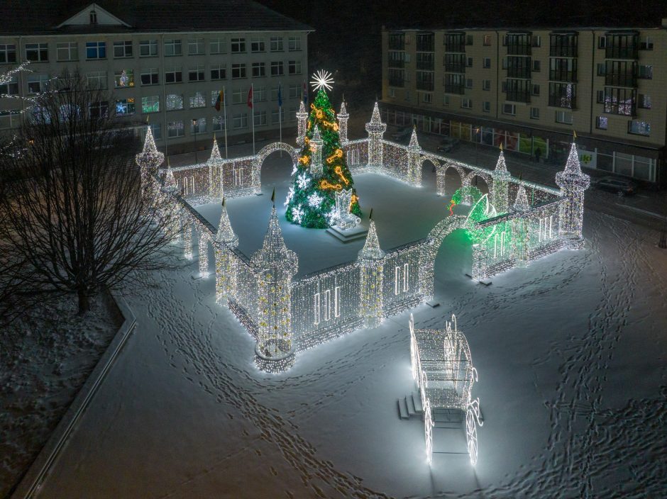 Širvintų mieste sužibo milžiniška Kalėdų karalystė