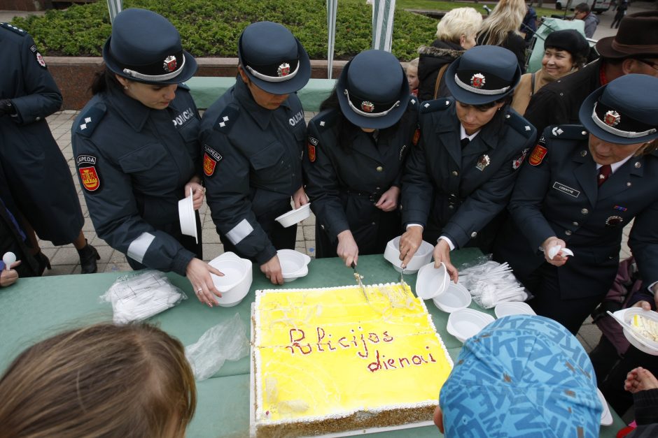 Aiškinamasi, dėl ko paryčiais, švęsdami Policijos dieną, susipešė pareigūnai