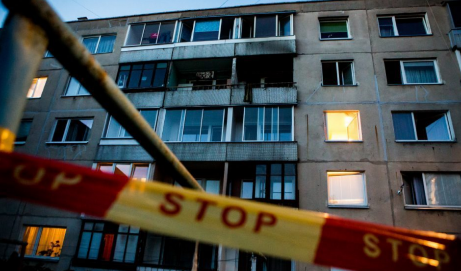 Nelaimė Klaipėdoje: pro langą iškrito mažametis