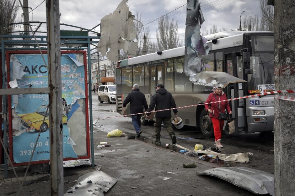 Per Rusijos smūgius Chersone žuvo mažiausiai penki asmenys, šešiolika žmonių sužeisti