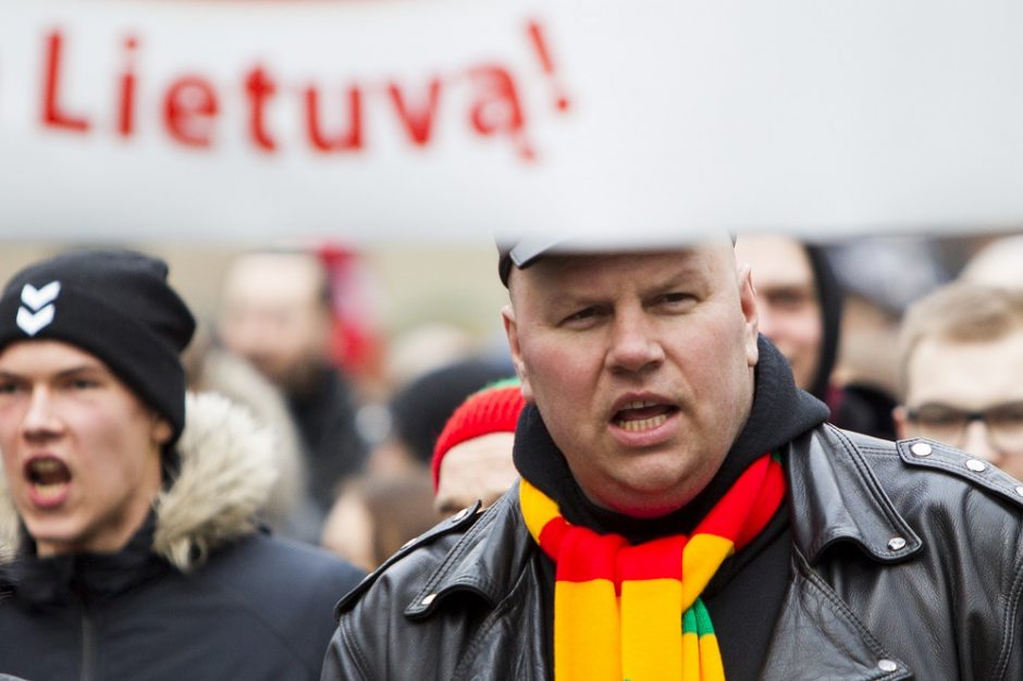 Apie šimtas žmonių susirinko į tautininkų eitynes Vilniuje
