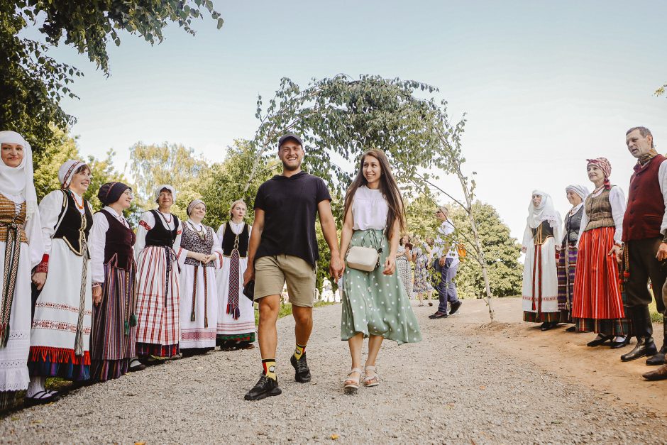 Kaunas švenčia Jonines: Santakoje – labiau tradiciškai, parako sandėlyje – jaunimo stiliumi