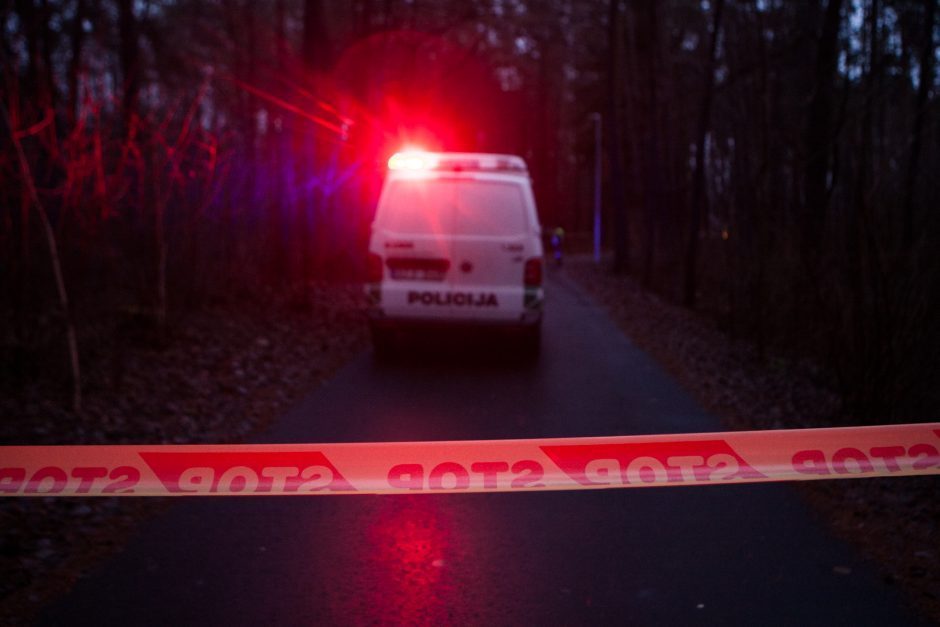 Rasti keturi negyvų žmonių kūnai: policija pradėjo tyrimus