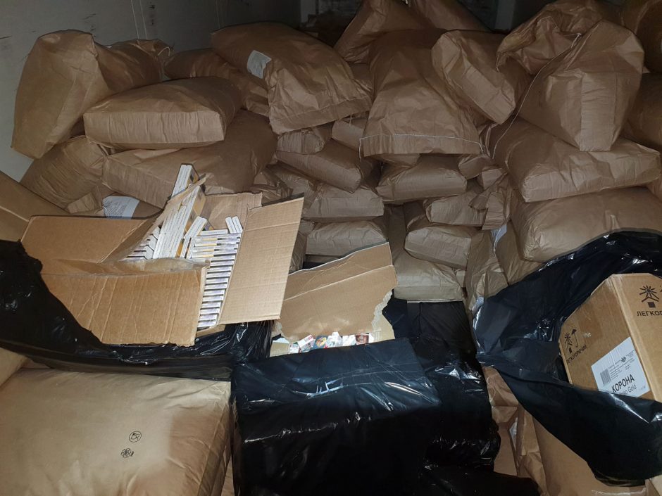 Muitininkai sulaikė 100 tūkst. eurų vertės baltarusiškų rūkalų kontrabandą