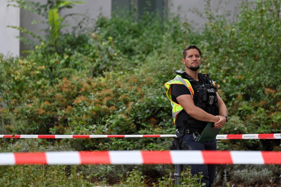 Vokietijoje po ginklo įsinešimo į mokyklą atvejo sulaikyti keli asmenys