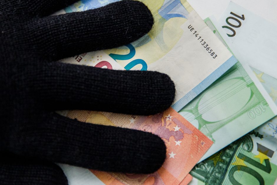 Vadybininkas pasisavino bendrovės pinigus: pavogė daugiau nei 92 tūkst. eurų