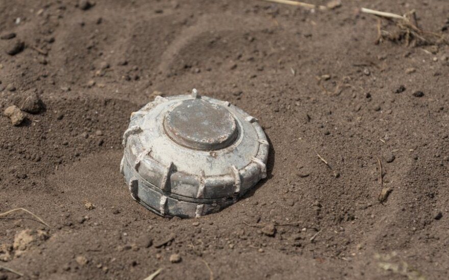 JAV paskelbė atnaujinanti draudimą naudoti sausumos minas