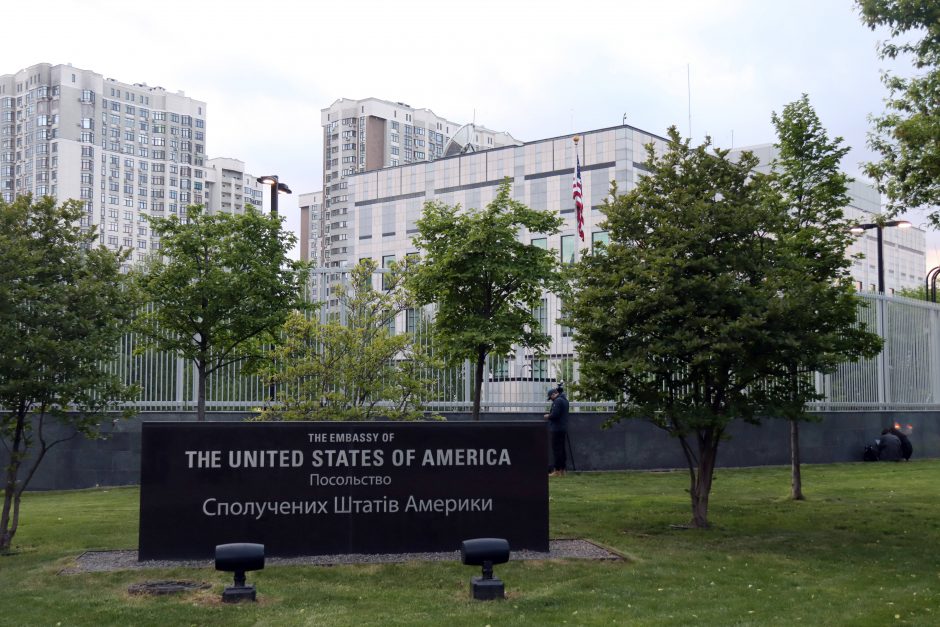 JAV: svarstoma galimybė nusiųsti specialiųjų pajėgų saugoti šalies ambasados Kyjive