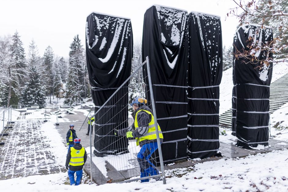  Vilniaus Antakalnio kapinėse prasidėjo stelų nukėlimo darbai