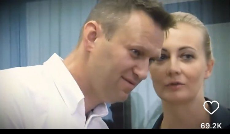 J. Navalnajos paskutinis laiškas Maskvoje laidojamam vyrui: nežinau, kaip gyventi, bet pasistengsiu