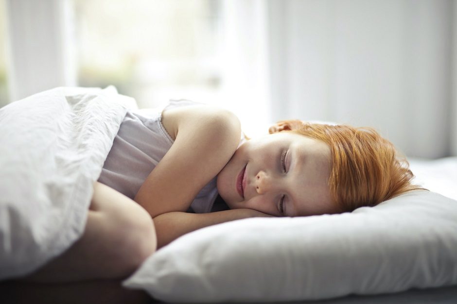 Vaikų pietų miegas: būtinybė ar nereikalinga prievarta?