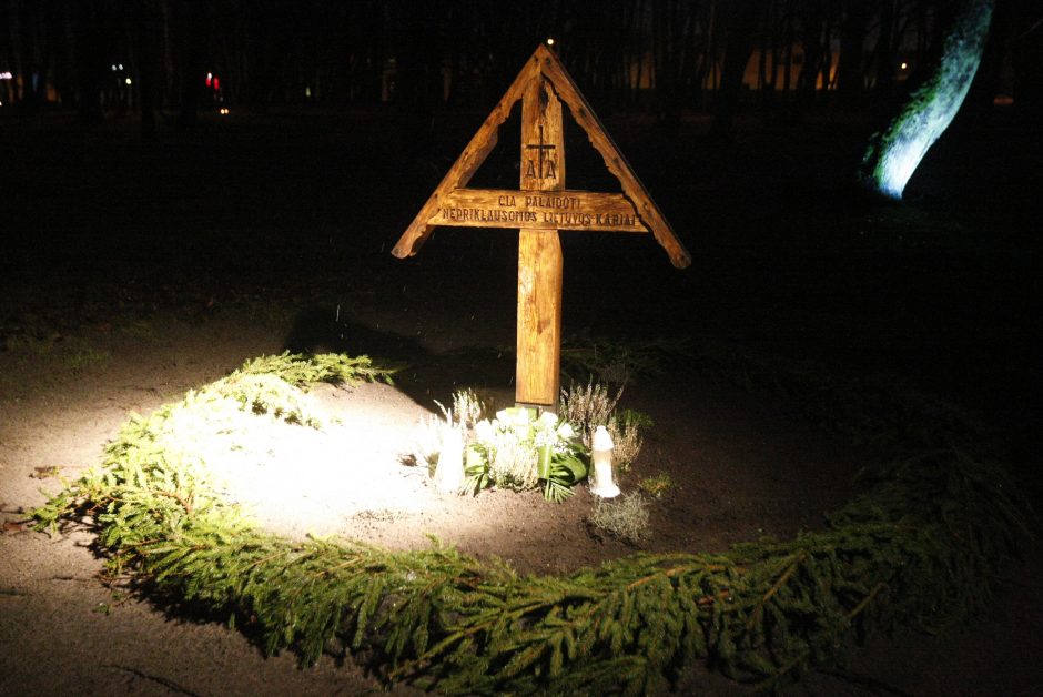 Klaipėdos Skulptūrų parke laikrodžiai priminė mirusiuosius