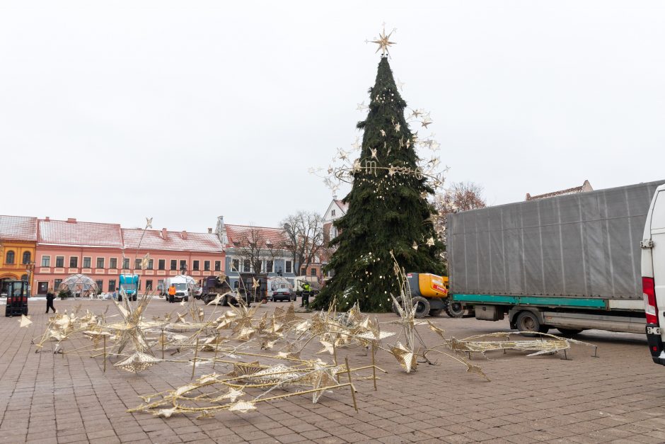 Šventės baigėsi: Kauno eglutės dekoracijos keliauja į sandėlius