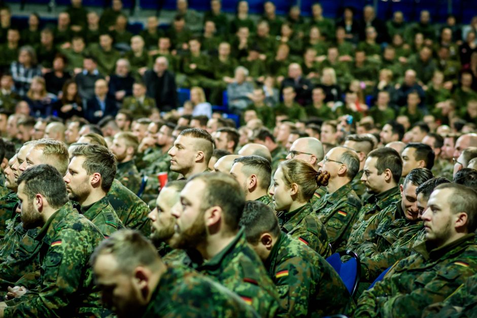 NATO kariai Jonavoje dalyvavo kraujo akcijoje ir rinko lėšas labdarai