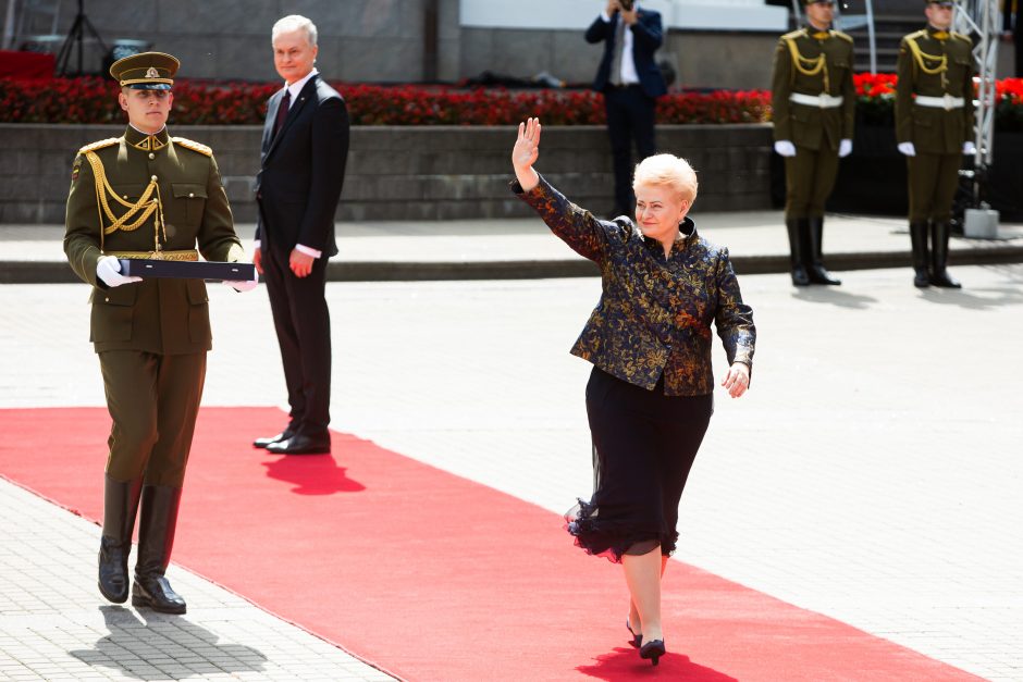 D. Grybauskaitė perdavė Prezidento rūmus G. Nausėdai