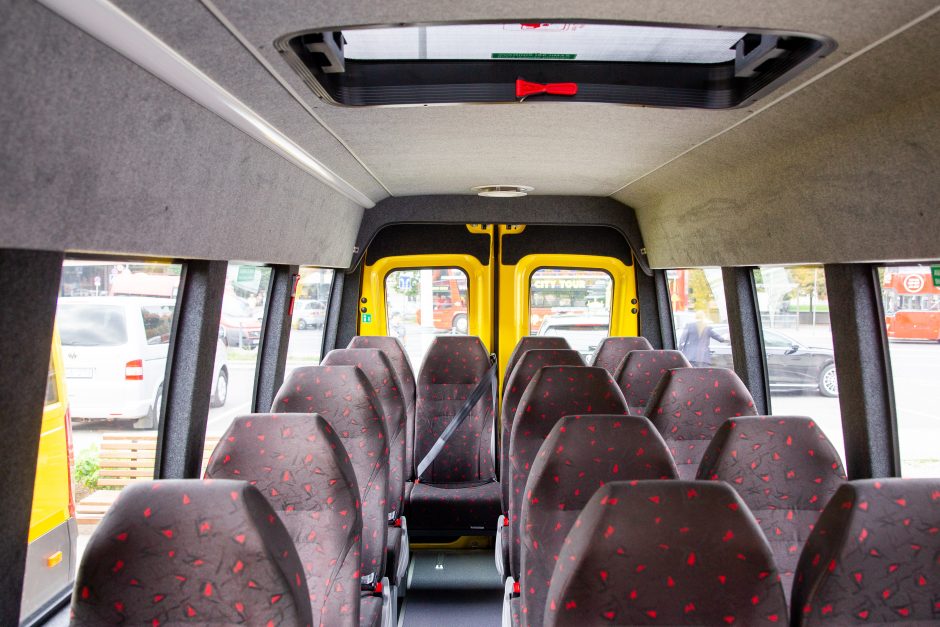 Nauji autobusiukai perduoti mokykloms