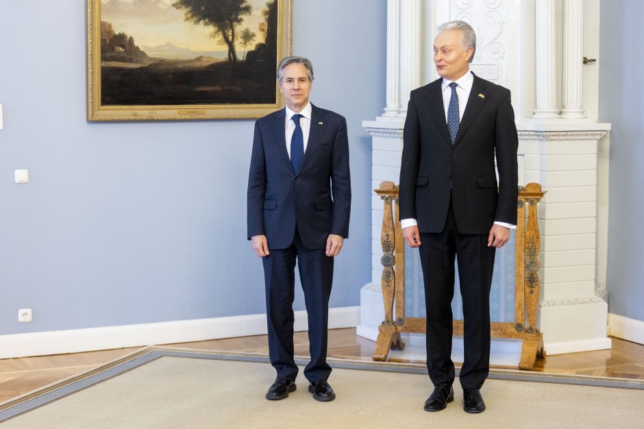 G. Nausėda pokalbyje su A. Blinkenu: NATO privalo padėti Ukrainai karinėmis priemonėmis