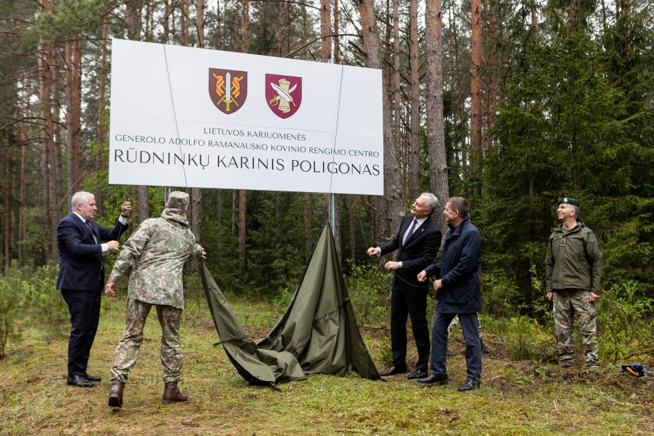 Šalčininkų rajone oficialiai atidarytas Rūdninkų karinis poligonas