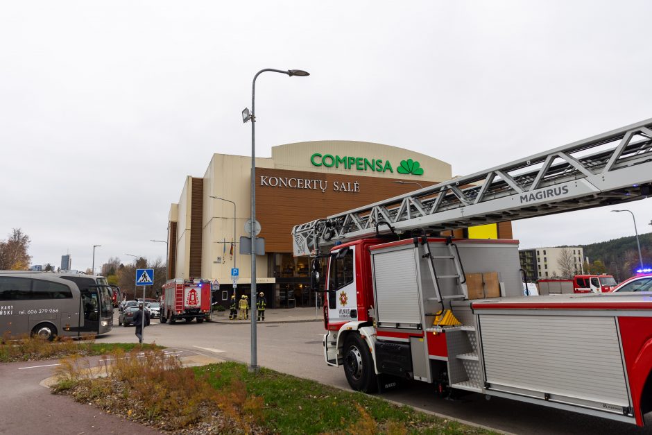 Vilniuje – gaisras „Compensa“ koncertų salėje: evakuoti žmonės