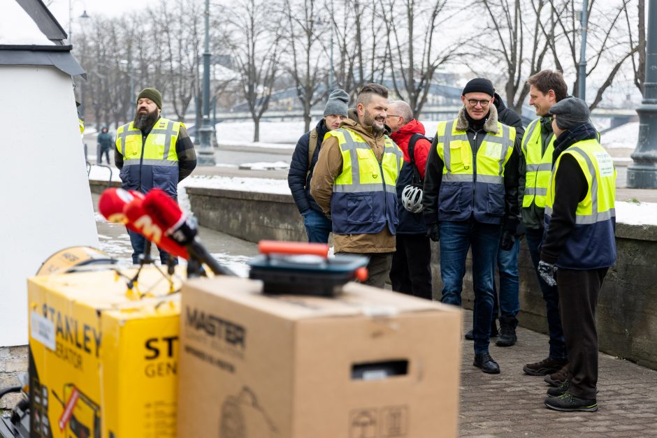 Reikia padėti ukrainiečiams ištverti žiemą: iškeliauja pirmi generatoriai, šildytuvai