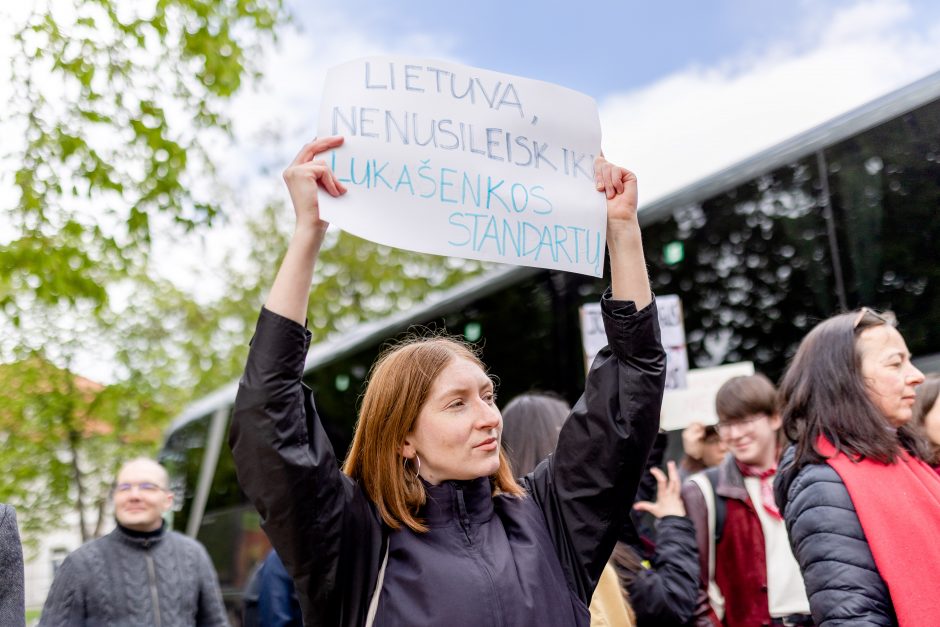 Vilniuje – piketas prieš migrantų apgręžimą: skandavo „Lietuvos pasienis – mirties zona“
