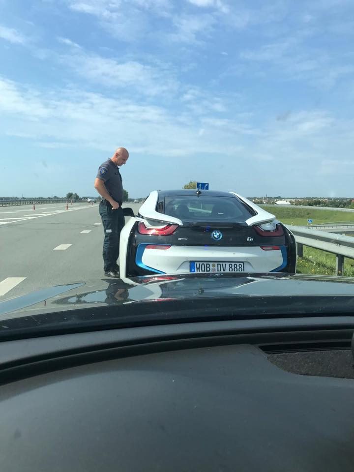Policija pajūryje pristabdė skraidūną su BMW: čia ne autobanas