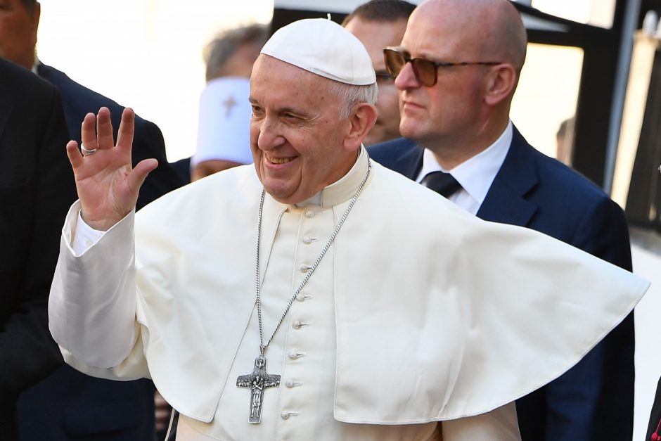 Popiežiaus vizitas pratuštins ir Bažnyčios piniginę