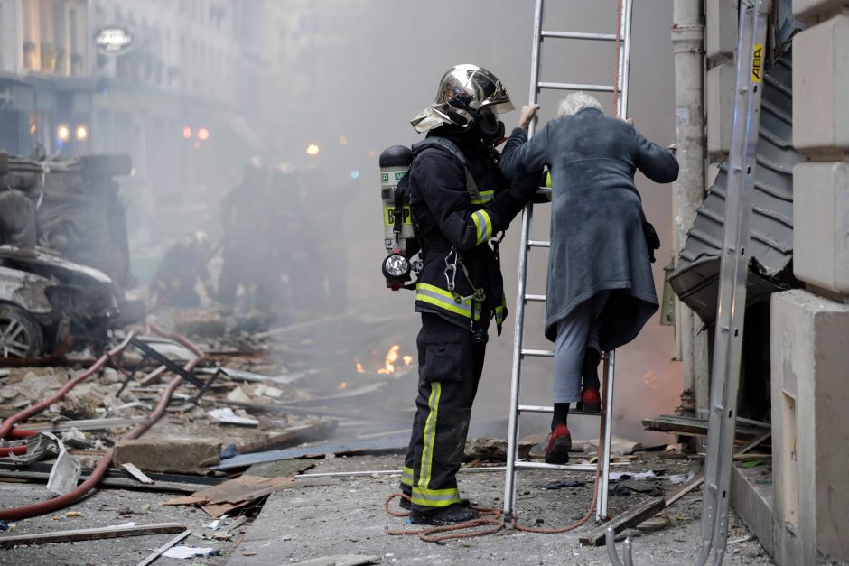Paryžiaus centre driokstelėjo didžiulis sprogimas, žuvo trys žmonės