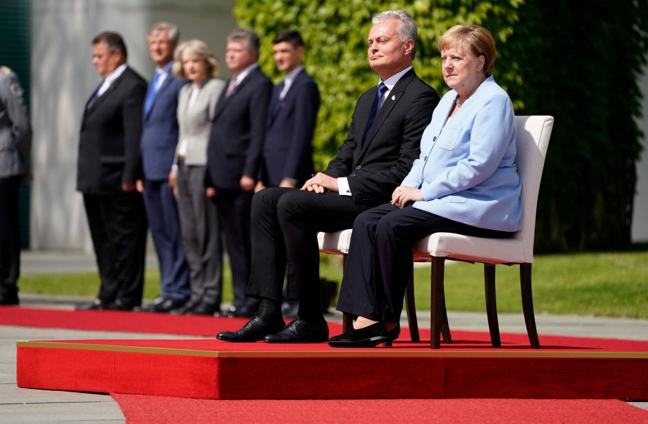 G. Nausėda prabilo vokiškai ir pakvietė A. Merkel į Kuršių neriją