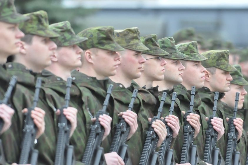 Lietuvos kariuomenėje kitąmet planuojama daugiau profesionalių karių