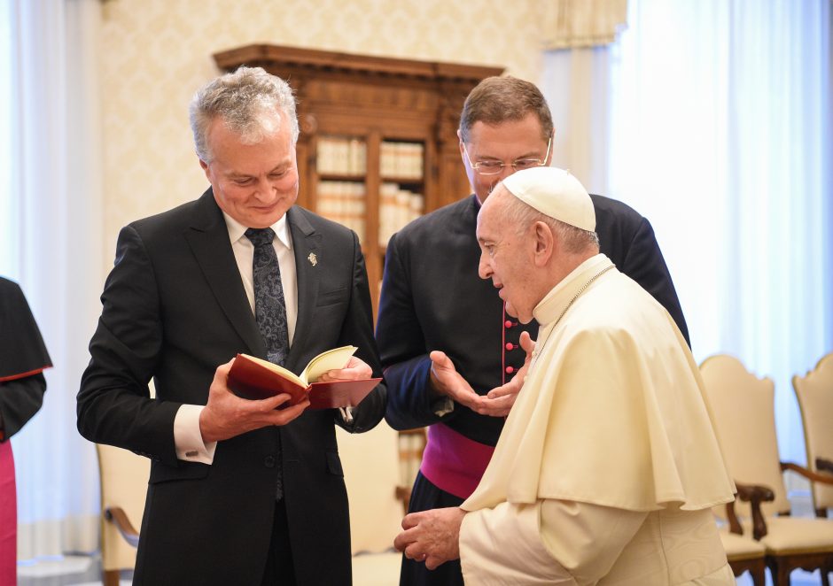 G. Nausėda susitiko su popiežiumi: perdavė Lietuvos žmonių linkėjimus