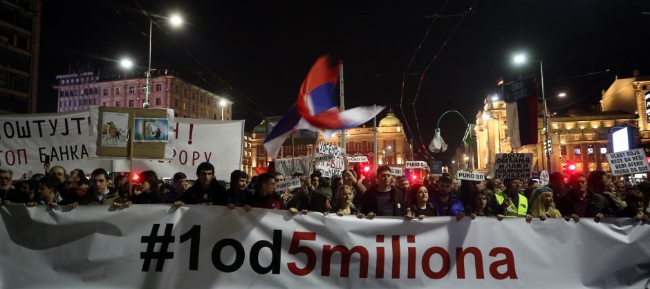 Serbai reikalauja laisvos žiniasklaidos ir sąžiningų rinkimų