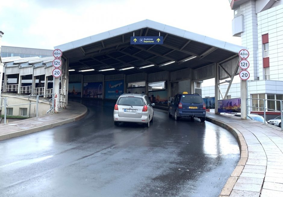 Keičiasi eismo tvarka ant Vilniaus oro uosto keleivių išleidimo panduso