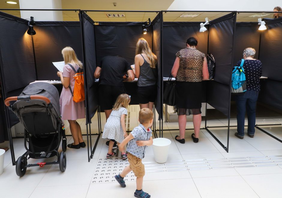 Siūlo ištęsti išankstinį balsavimą ir per Seimo rinkimus