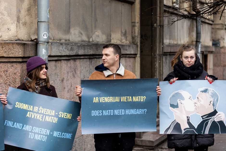 Protestas prie Vengrijos ambasados