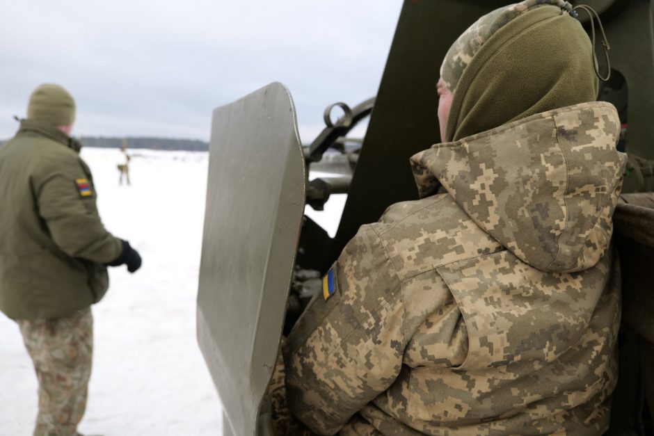 Ukrainos karius lietuviai apmokė naudoti pabūklą ir vykdyti karo policijos operacijas