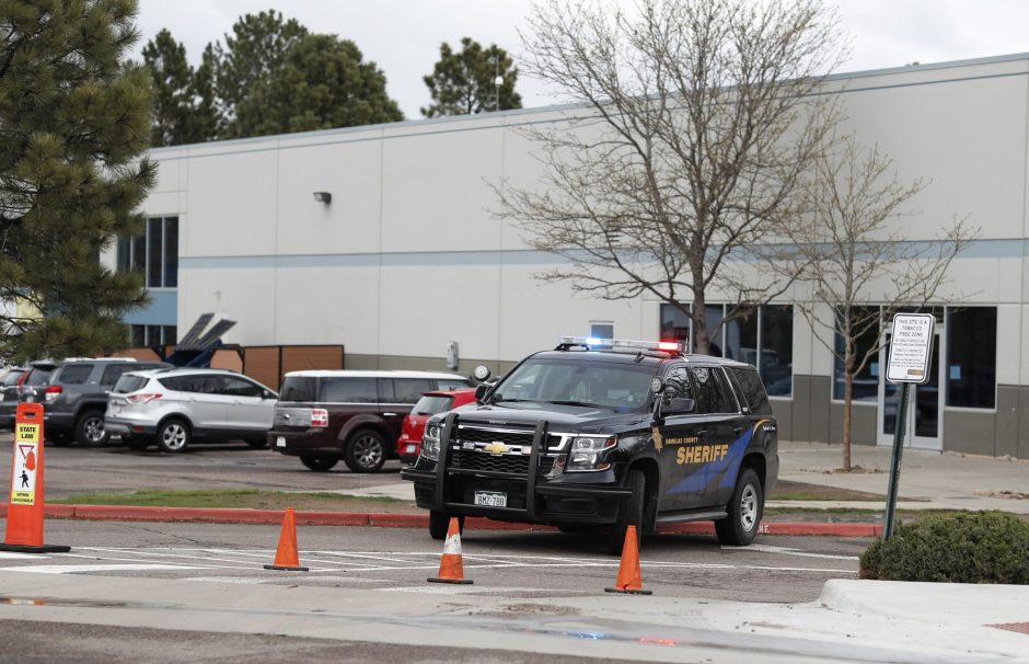 Kolorado mokykloje – šaudynės: žuvo moksleivis, dar aštuoni sužeisti