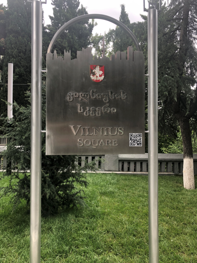 Tbilisyje atidarytas atnaujintas Vilniaus skveras